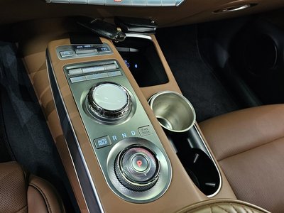 صورة 9 لـ 2021 Genesis GV70