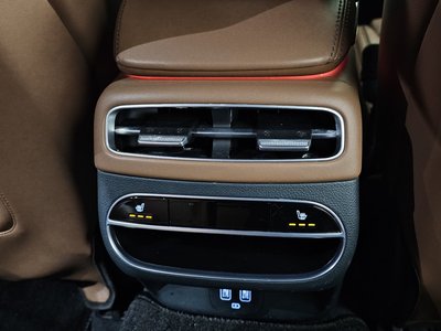 2021 Genesis GV70 — миниатюра 18