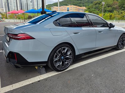 2024 BMW 5 SERIES — фото 4