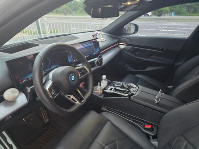 2024 BMW 5 SERIES — миниатюра 11