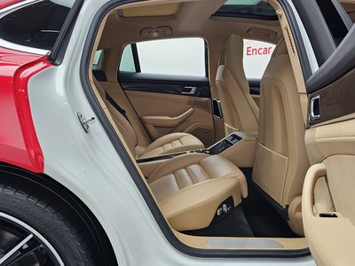 صورة مصغرة 17 لـ 2019 Porsche PANAMERA