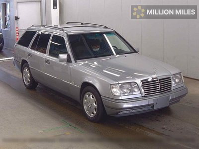 MERCEDES-BENZ E-CLASS - 1