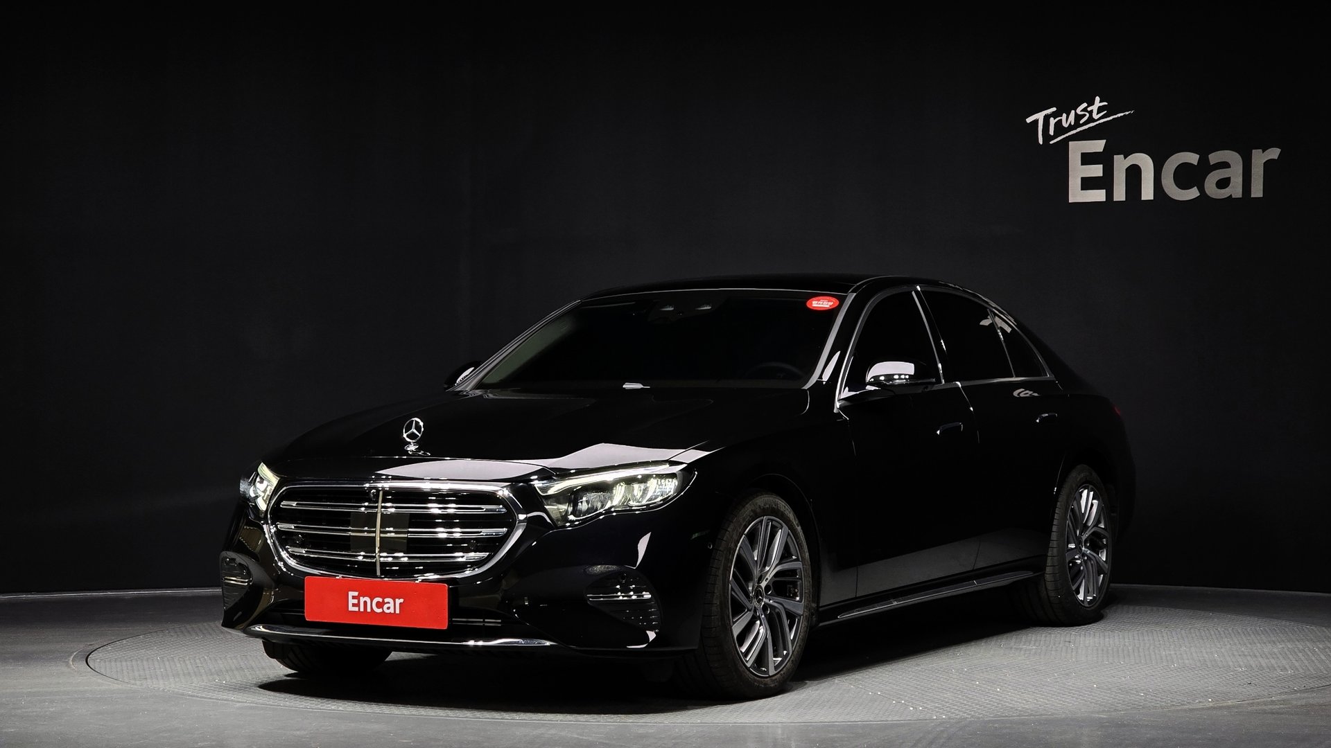 MERCEDES-BENZ E-CLASS - View 1