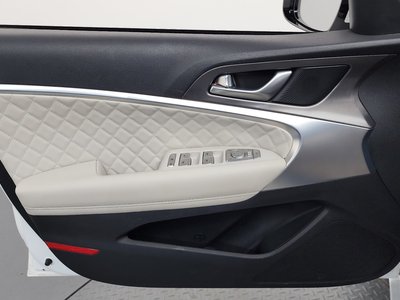 2023 Genesis THE NEW G70 thumbnail 14