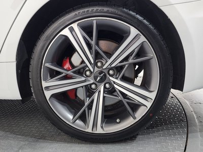 2023 Genesis THE NEW G70 photo 8