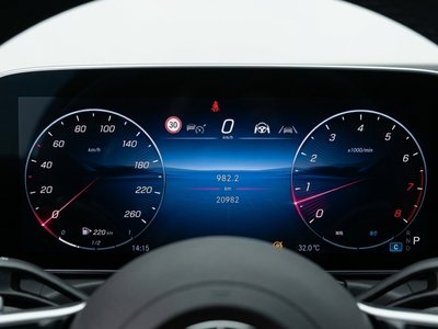 صورة 8 لـ 2025 Mercedes-BENZ E-CLASS