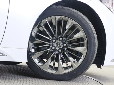 صورة مصغرة 21 لـ 2021 Lexus LS