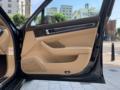 PORSCHE PANAMERA - 10