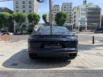 PORSCHE PANAMERA - 4