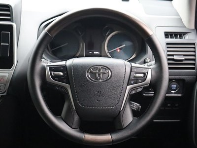 TOYOTA LAND CRUISER PRADO - 10