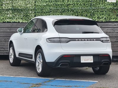 PORSCHE MACAN - 8