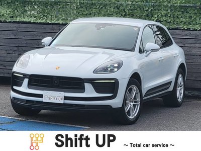 PORSCHE MACAN - 1