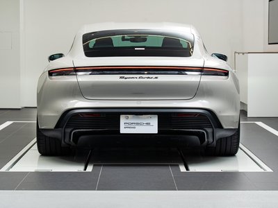 2024 Porsche TAYCAN photo 3