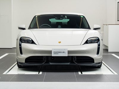 2024 Porsche TAYCAN photo 2