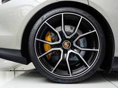 2024 Porsche TAYCAN photo 7