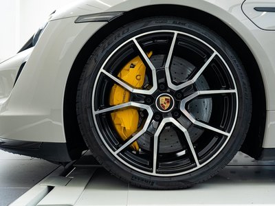 2024 Porsche TAYCAN photo 5