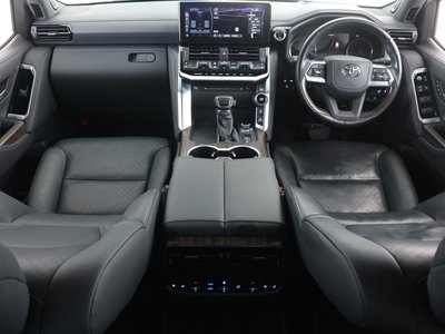 TOYOTA LAND CRUISER 300 - 9