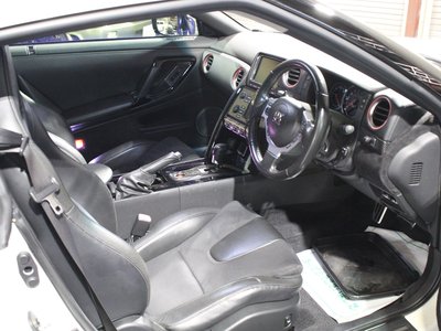 NISSAN GT-R - 6