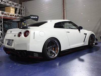 NISSAN GT-R - 2