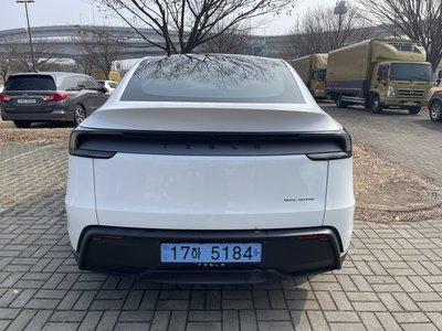 TESLA MODEL Y - 4