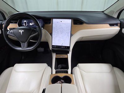 2019 Tesla MODEL X — фото 5