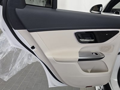 2024 Mercedes-BENZ GLC — миниатюра 15