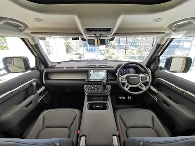 LAND ROVER DEFENDER - 6