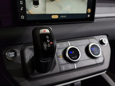 LAND ROVER DEFENDER - 10