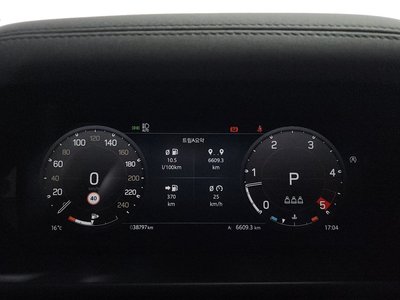 LAND ROVER DEFENDER - 9