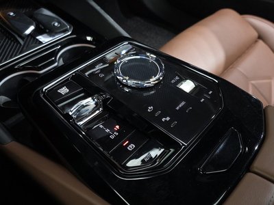 2025 BMW 5 SERIES — миниатюра 12