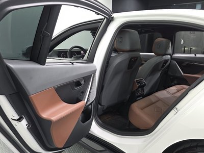 2025 BMW 5 SERIES — миниатюра 16