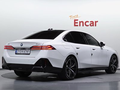 2025 BMW 5 SERIES 照片 3