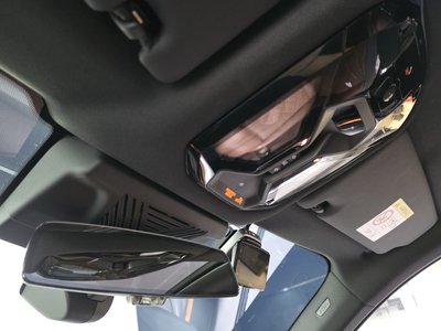 2025 BMW 5 SERIES — миниатюра 32