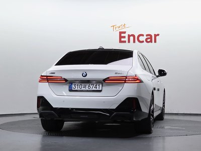 2025 BMW 5 SERIES 照片 4