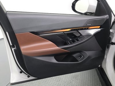 2025 BMW 5 SERIES — миниатюра 14