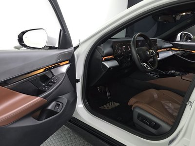 2025 BMW 5 SERIES — миниатюра 13