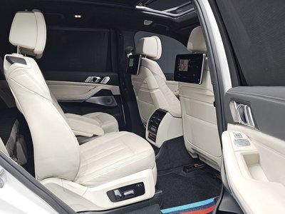 2022 BMW X7 thumbnail 18