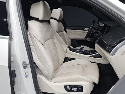 2022 BMW X7 thumbnail 17