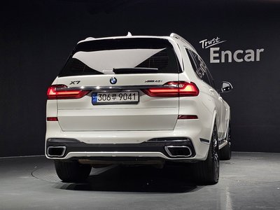 2022 BMW X7 photo 3
