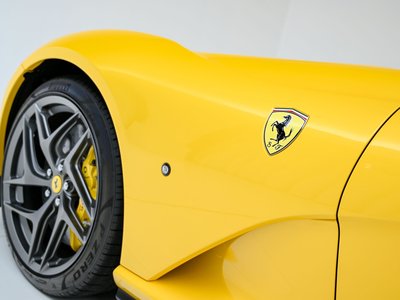 FERRARI 812 - 10