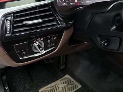 صورة مصغرة 30 لـ 2022 BMW 5 SERIES
