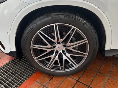 2024 Mercedes-BENZ GLC AMG — фото 3