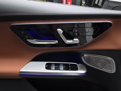 2025 Mercedes-BENZ GLC thumbnail 29