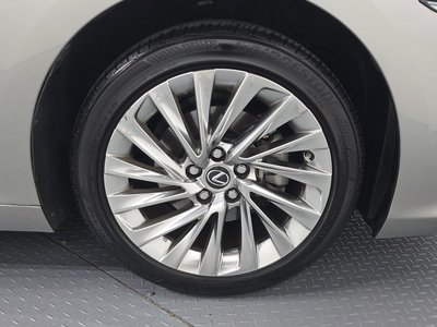 صورة 8 لـ 2023 Lexus ES