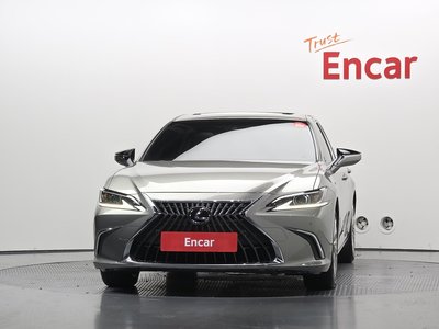 صورة 2 لـ 2023 Lexus ES