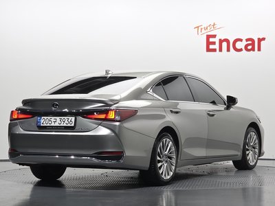 صورة 3 لـ 2023 Lexus ES