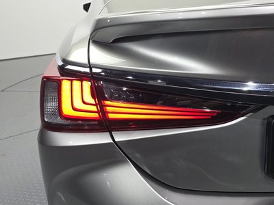 صورة 10 لـ 2023 Lexus ES