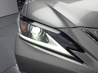 صورة 9 لـ 2023 Lexus ES