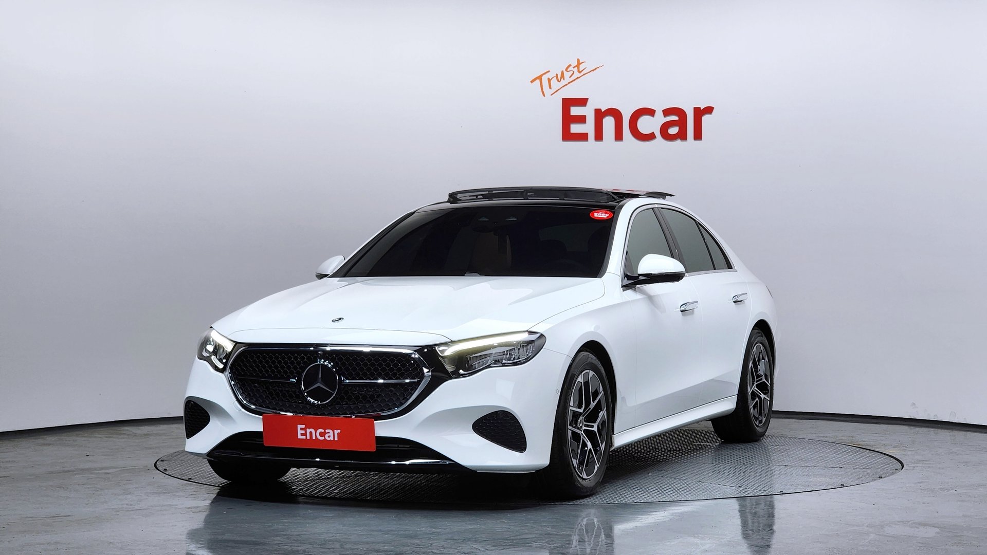 MERCEDES-BENZ E-CLASS - View 1