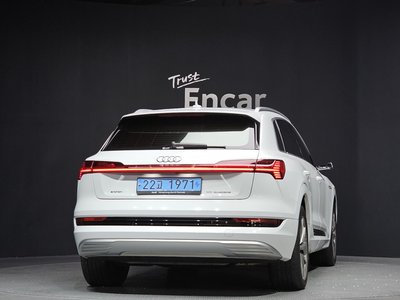 AUDI E-TRON - 3